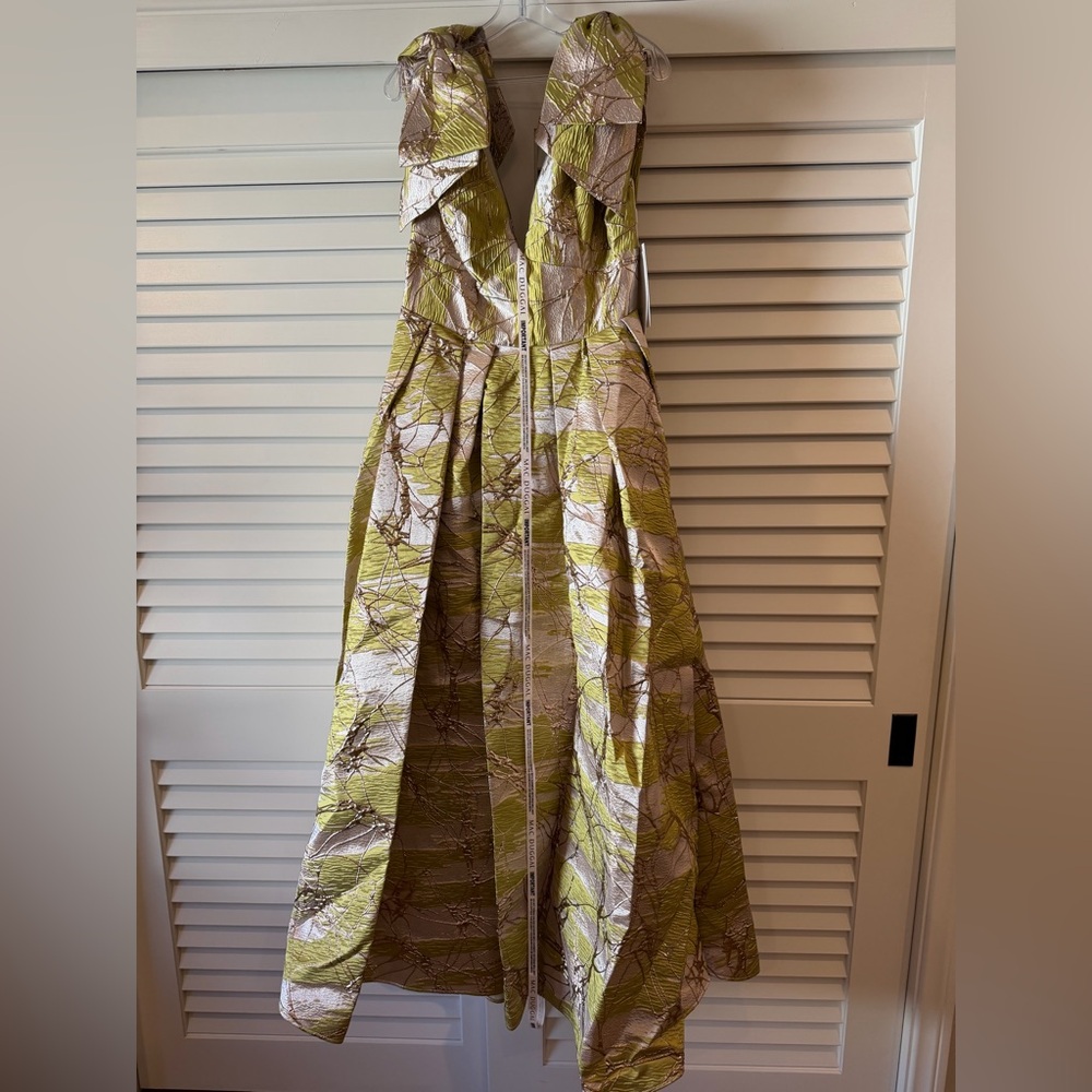 *NWT* Mac Duggal Lemon Green Metallic V-Neck Maxi Gown - Picture 5 of 16